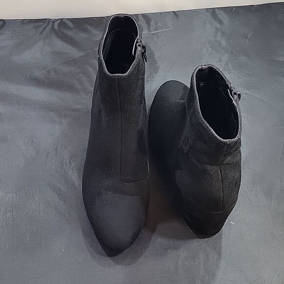 SO ME RAIA SUED SIDE ZIPPER CLOSURE POINTED TOE WOMEN"S BLOCK HEEL ANKLE BOOTIE - Picture 4 of 16